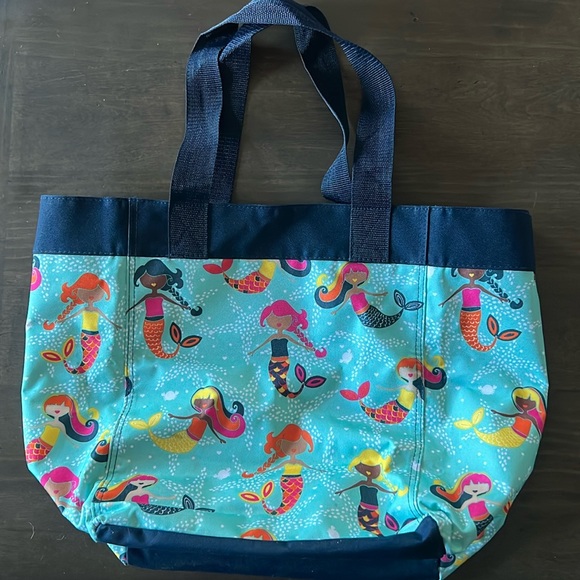 🚨5 for $20🚨 Thirty-One Relaxed Mermaid Print Tote - Picture 1 of 3